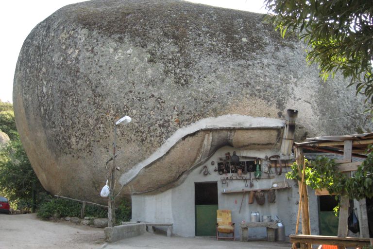 Casa nella roccia