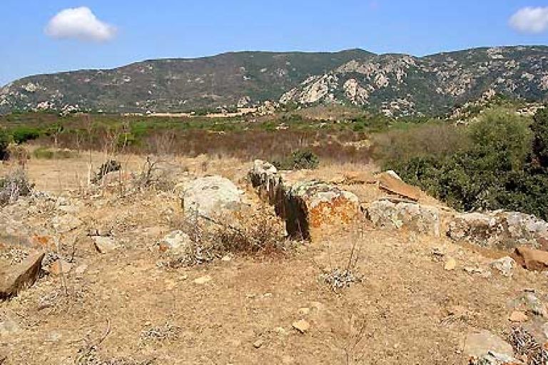 Tomba di giganti località Cutinas