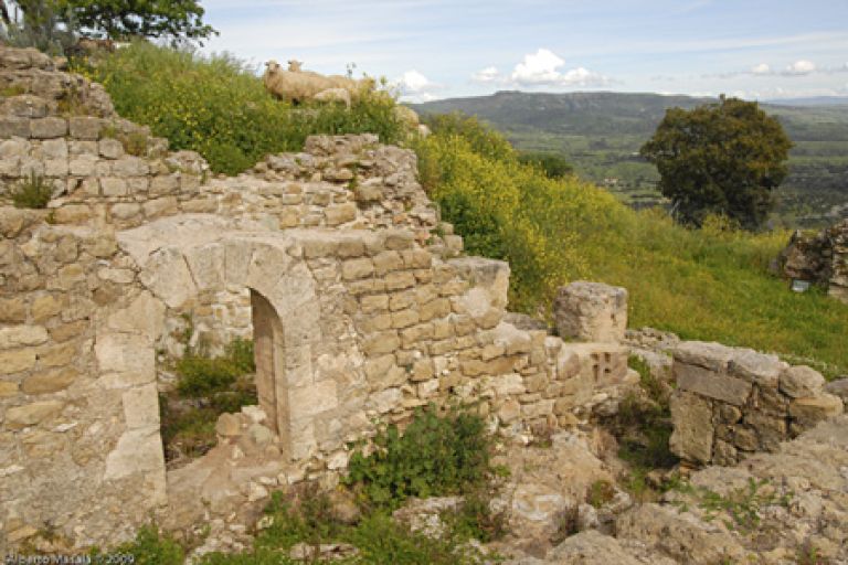 I resti del Castello, delle Torri e delle Mura